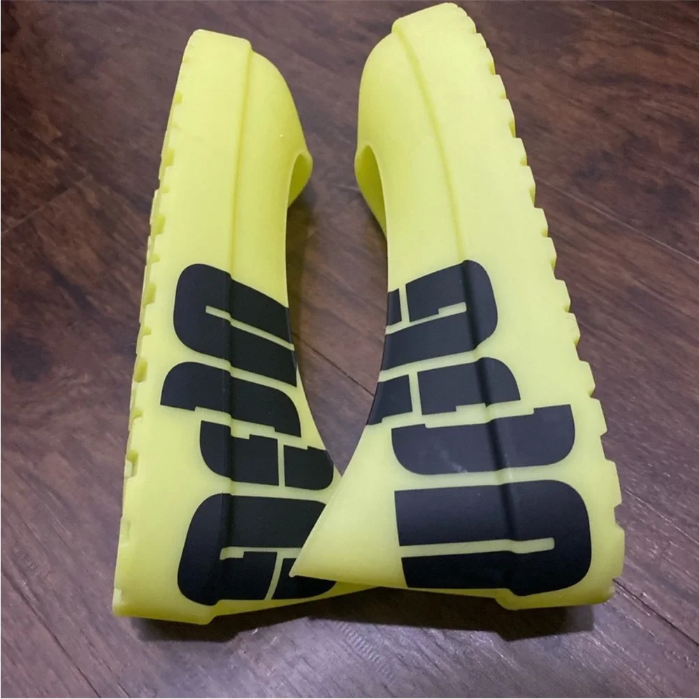 NEW NEON YELLOW/GREEN UGG BOOT GUARD WATERPROOF COVER FITS WOMEN SIZE 5-7